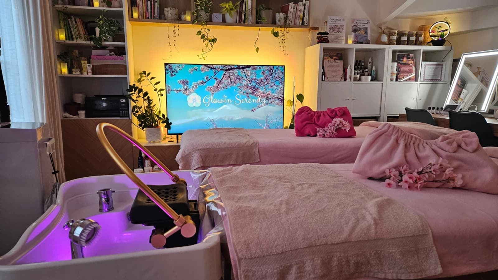 Glow'in Serenity Head Spa - Head Spa