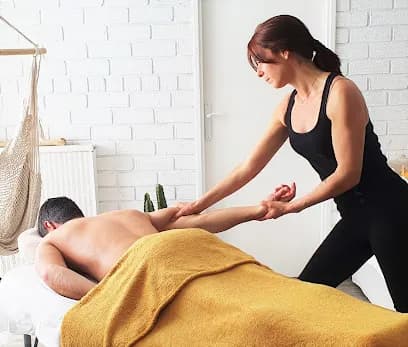 Aline Momdjian - Head Spa