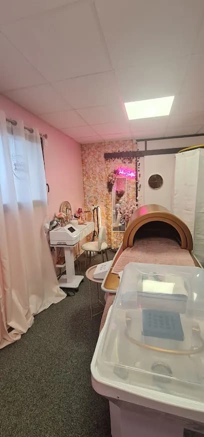 Pinky Cocoon Head Spa - Head Spa