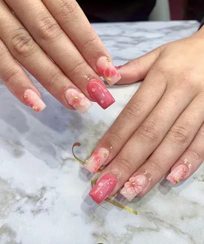 Queen Nails Studio - Head Spa