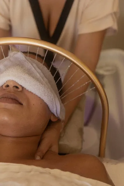 Bohemia Spa - Head Spa