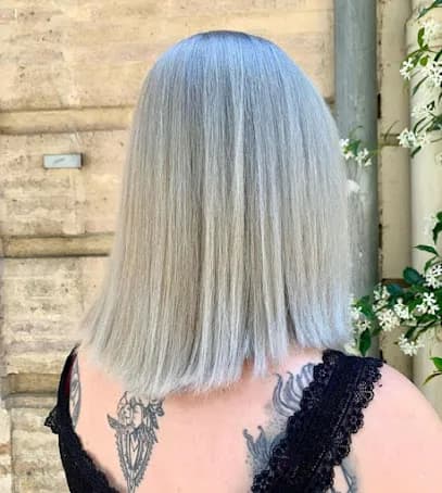 Zoe Madelice L'élégance Familiale - Head Spa