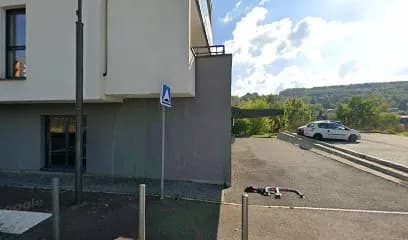 M.T Nails - Head Spa