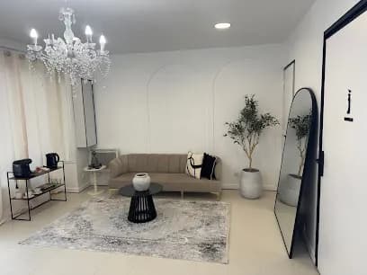 White head spa - Head Spa