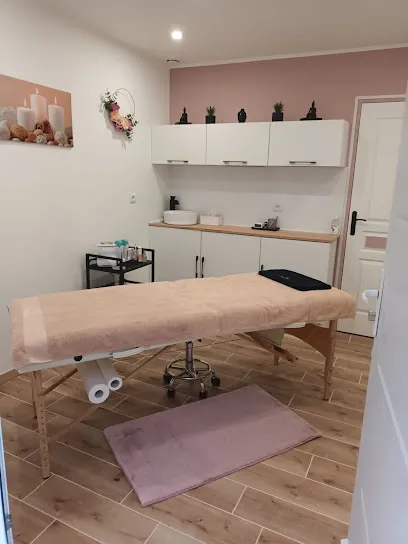 Adrianne Esthétique - Head Spa