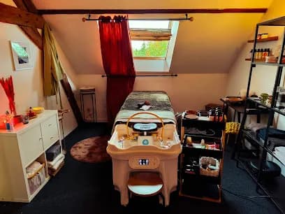 Lovearoma Headspa - Head Spa