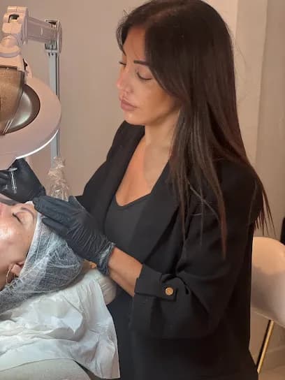 Beauty Salon SKINGLOW KOREA HEADSPA - Head Spa