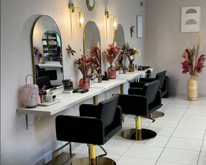 Maison Aura - Coiffeur- Head Spa- Colorimétrie (Cheveux lisses, bouclés, crépus) - Head Spa
