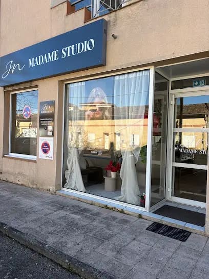 JN Madame Studio - Head Spa