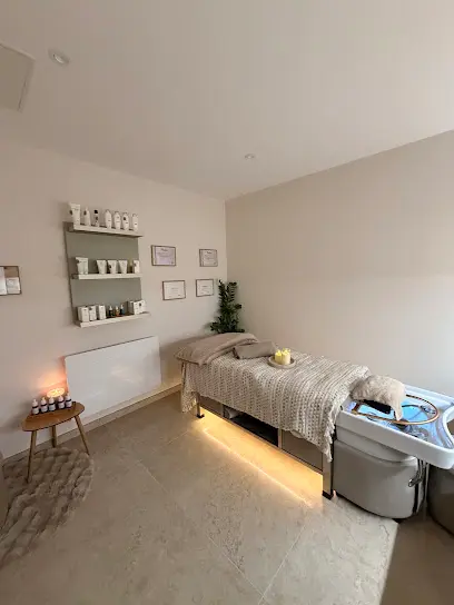 Lenzia - Head Spa