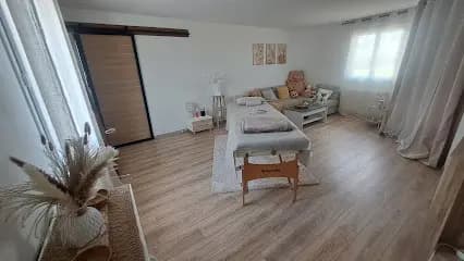 Jo Anna Massage & Head Spa - Head Spa