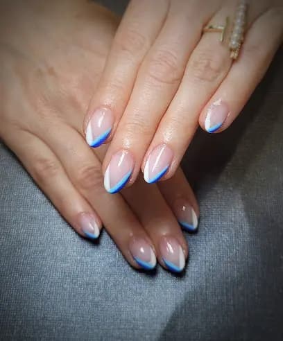 Beauty Artist 𝓢𝓪𝓷𝓭𝓻𝓲𝓷𝓮 𝓣𝓱𝓪𝓾𝓻𝓾𝓼 - Head Spa