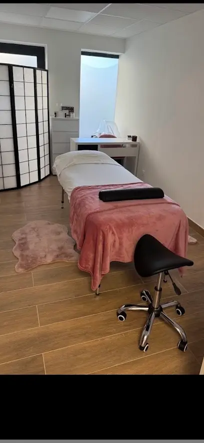 Feenix-Massages & head spa - Head Spa
