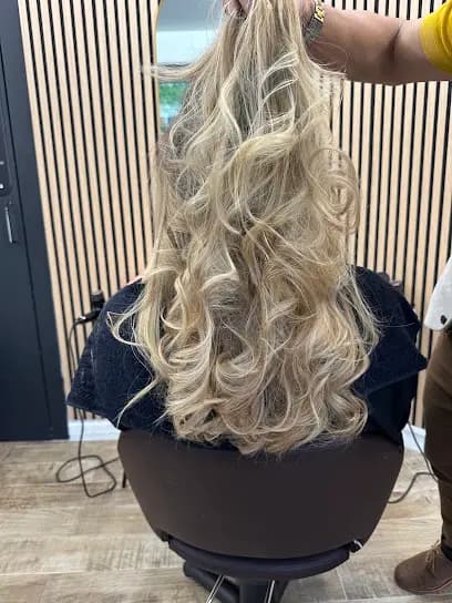 Tony Ly Coiffure - Head Spa