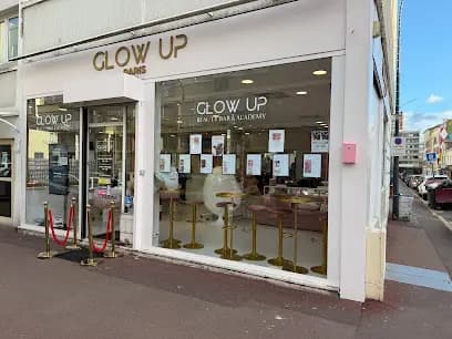 GLOW UP Beauty Bar & Academy - Head Spa